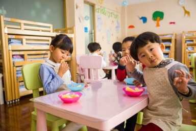 boy-chair-children-1001914