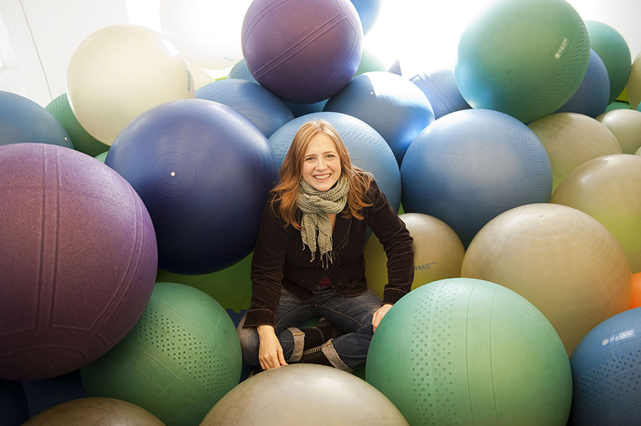 Anna-Fader-having-a-ball-at-the-Childrens-Museum-of-the-Arts.-Sarah-Torretta-Klock