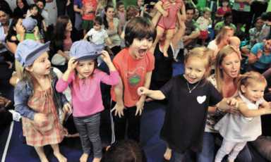Pop tunes, play and pizza
