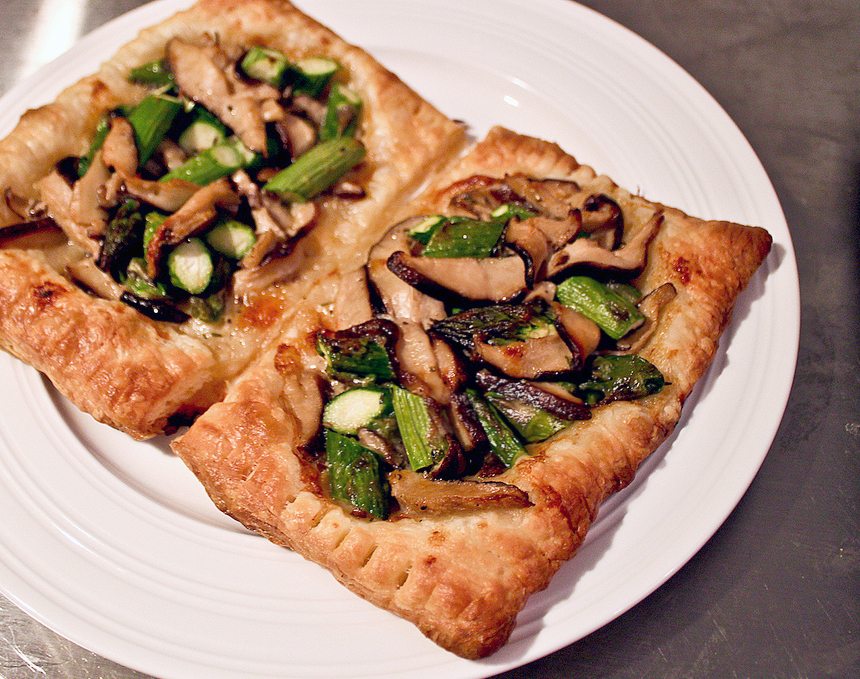 mushroom-asparagus-tart-veggie-recipes