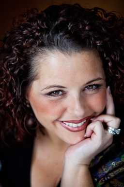 Shari Criso Headshot