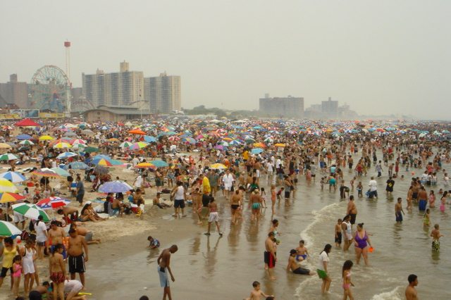 Coney_Island_beach_July4