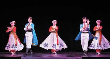 Traditional Chinese folk dancing