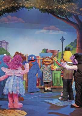 Make a new friend with “Sesame Street Live”