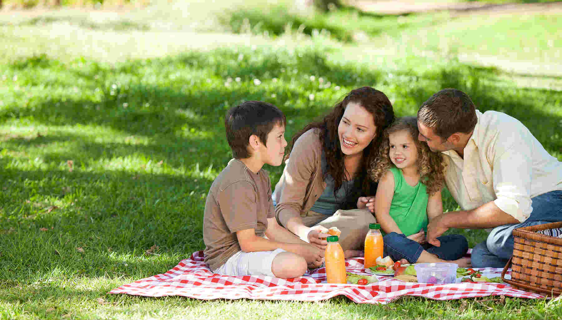 6. Nothing says spring like dining alfresco (that’s fancy for eating outside) 