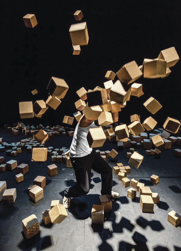 Cubism: Magic and juggling with cubes in ‘Tesseract with Nacho Flores’