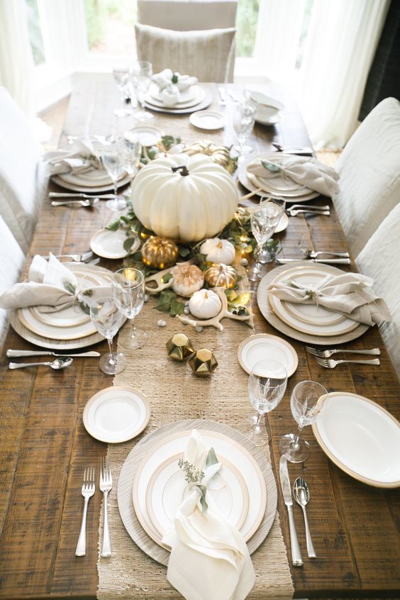Chic Thanksgiving Table Setting