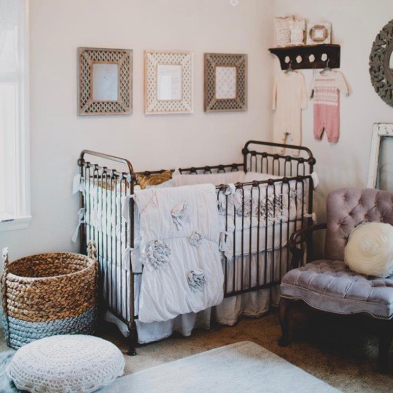 Bratt Décor Joy Baby Crib