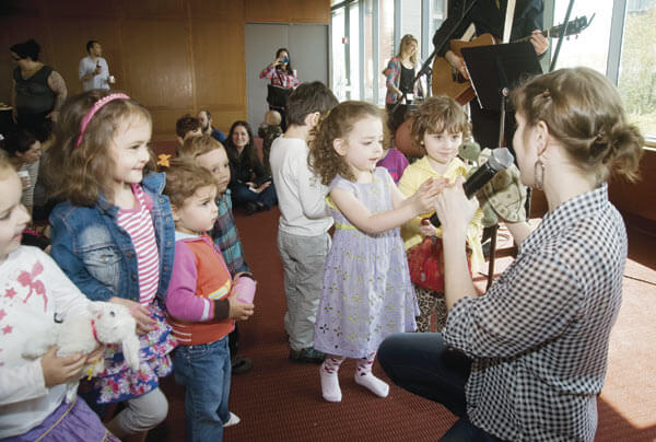 Telling tales: Story time at Muesum of Jewish Heritage