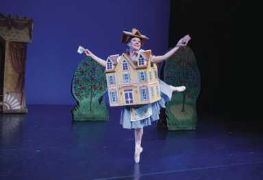 New telling of Alice’s adventures in “The Alice in Wonderland Follies”