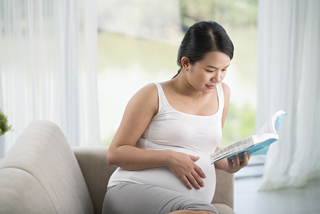 pregnant woman reading a book