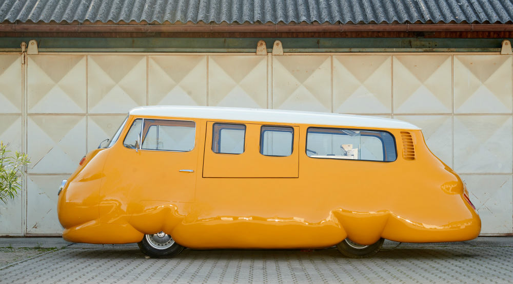 hot dog bus