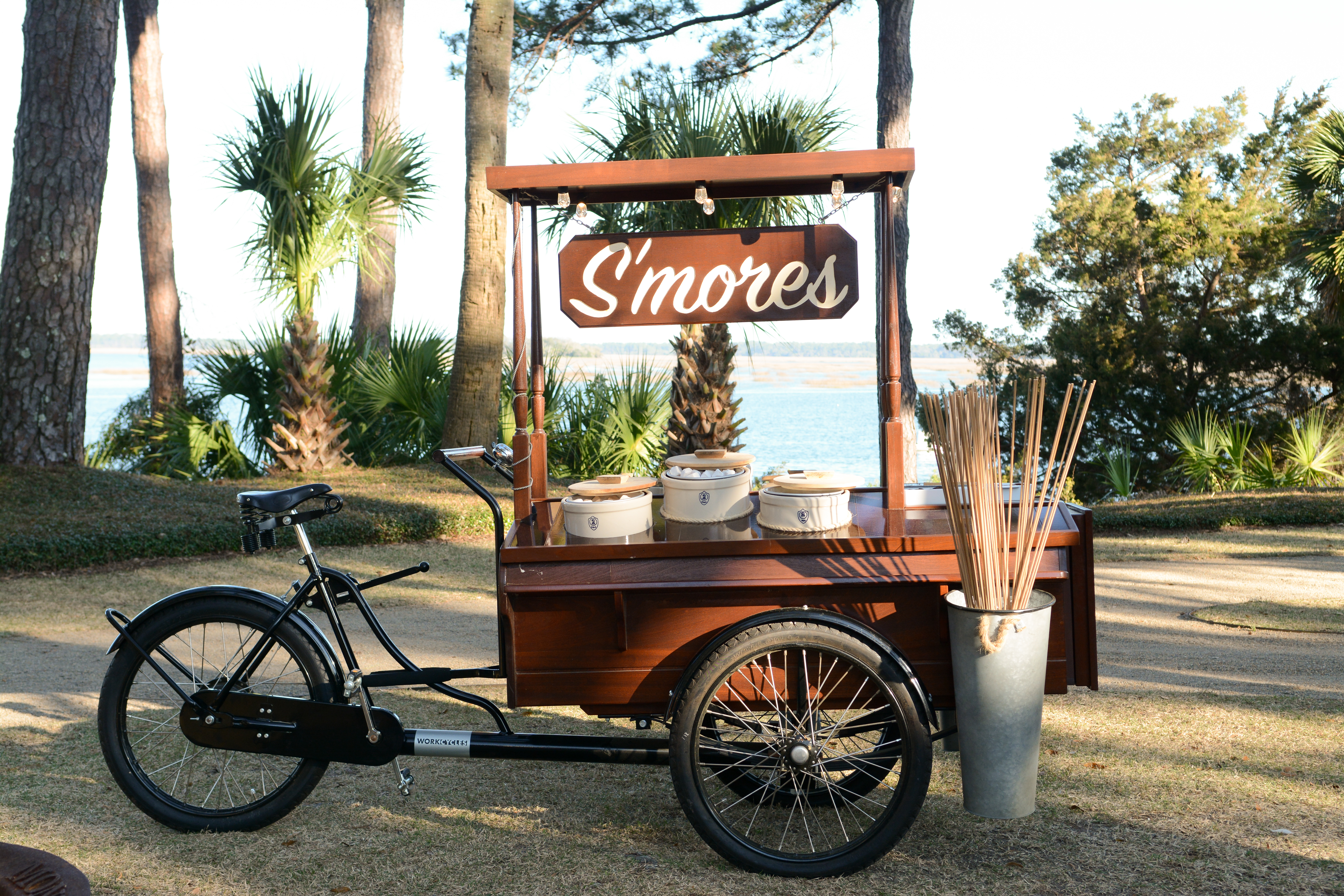 S'more food cart by the water