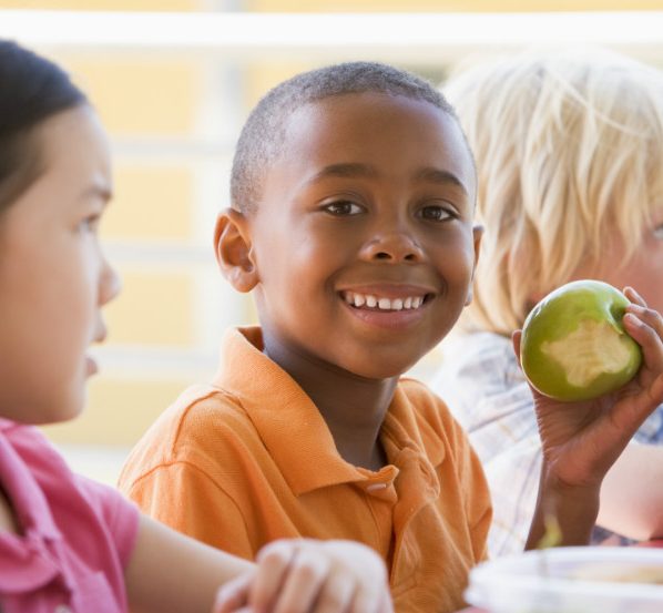 kids eating lunch at school