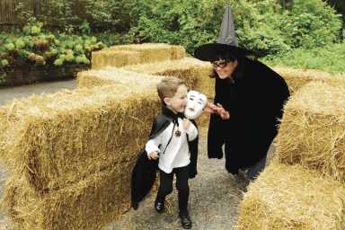 Boo at the Zoo returns to Bronx Zoo