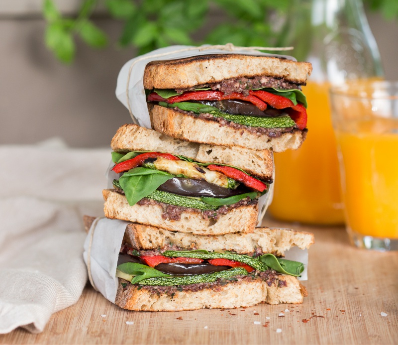 vegan-sandwich-lunch-800×693