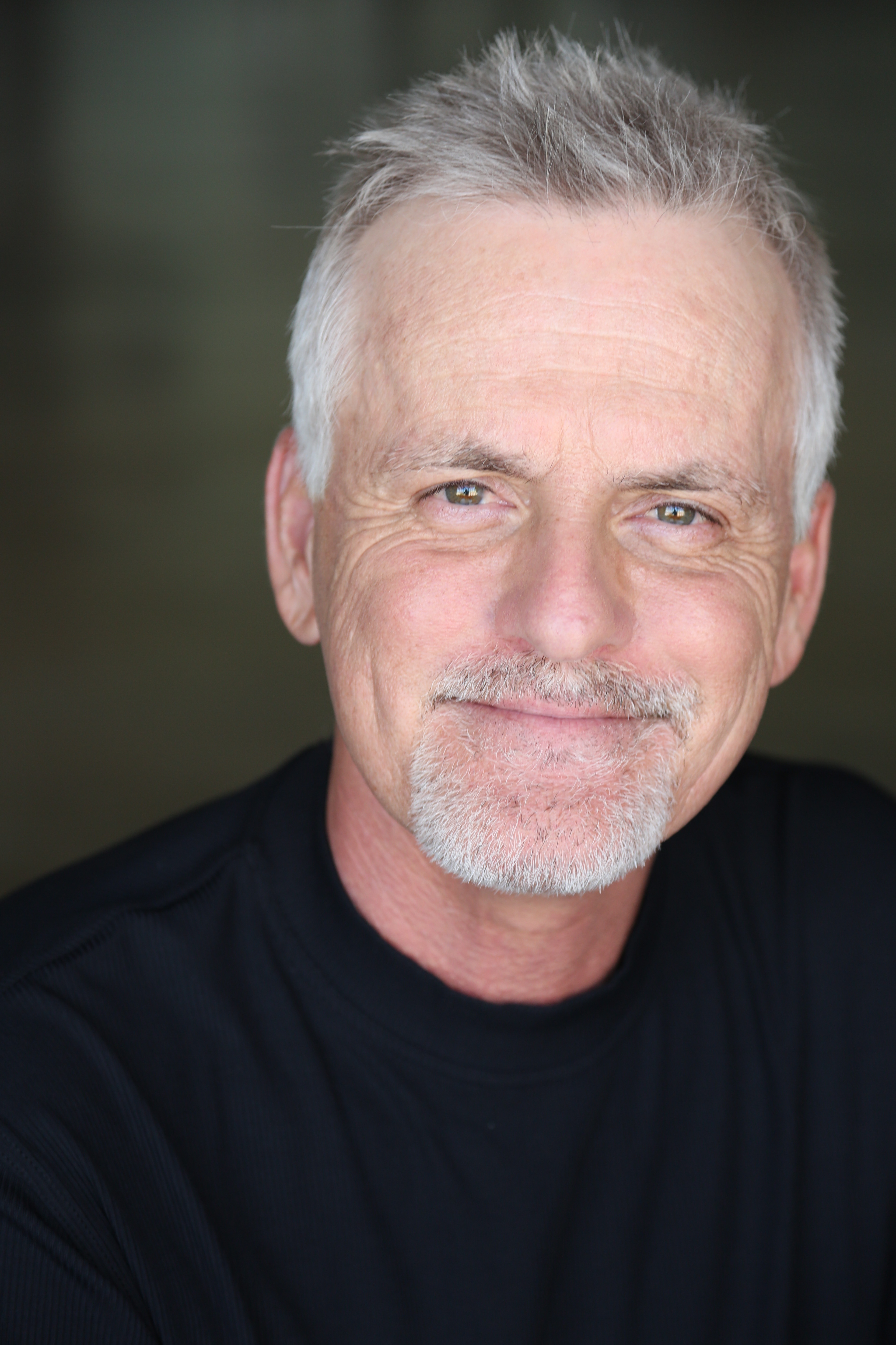 Picture of voice actor Rob Paulsen smiling