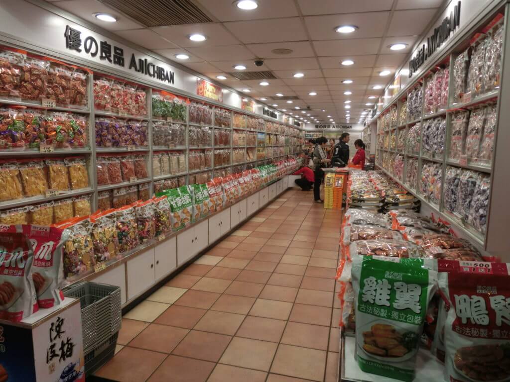 stocked rows of bulk candies and snacks in an Aji Ichiban store