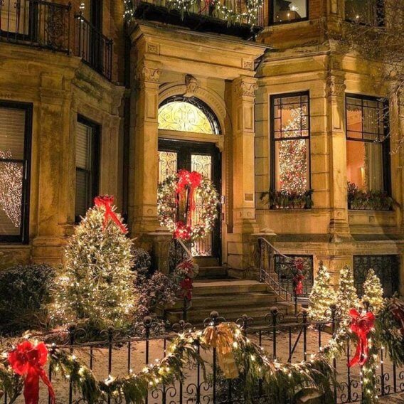 building-decorated-with-christmas-decorations-new-york-city.jpg