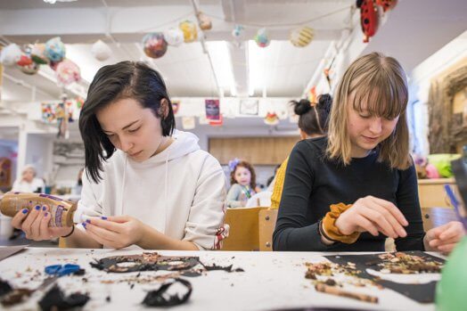 Family Art Project: Self-Portraits: Follow My Tracks – Riverdale