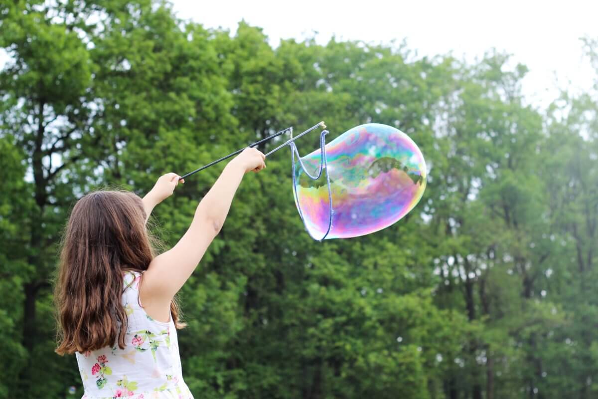 kid-playing-with-bubbles.jpg