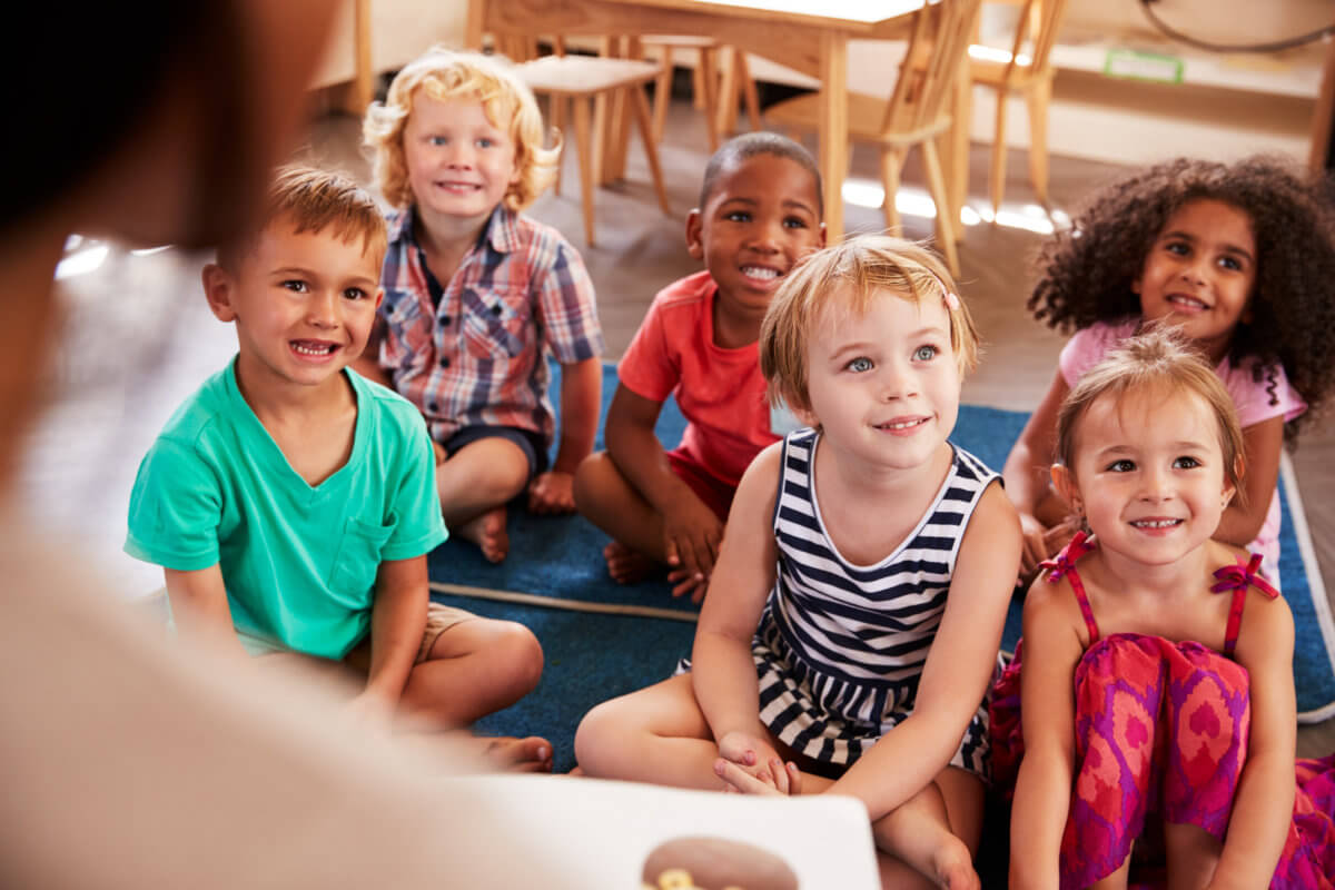 kids-sitting-on-floor-preschools-and-nurseries-in-new-york.jpg