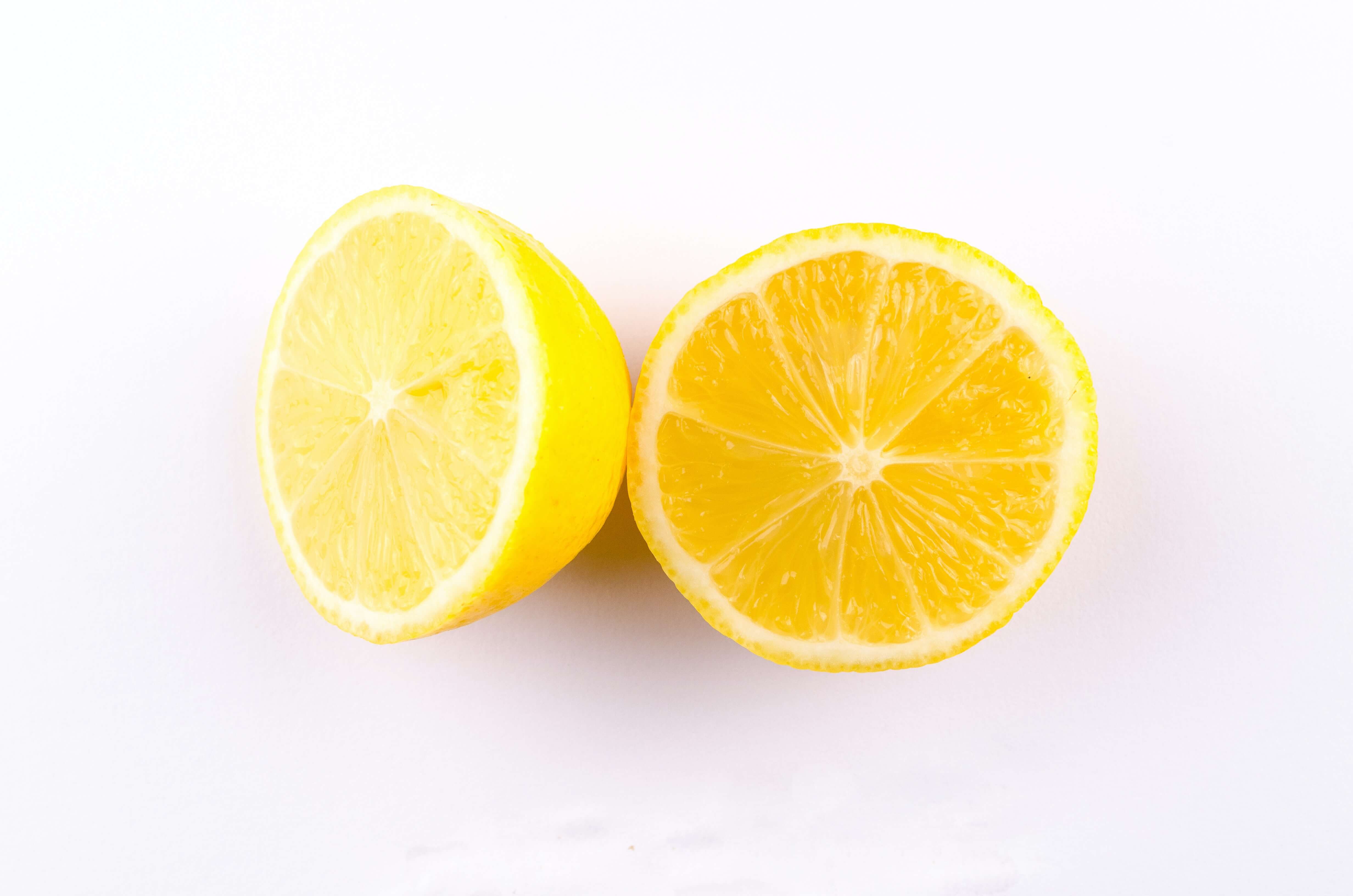 To Cure Oily Hair: Honey, Aloe Vera Gel, and Lemon 