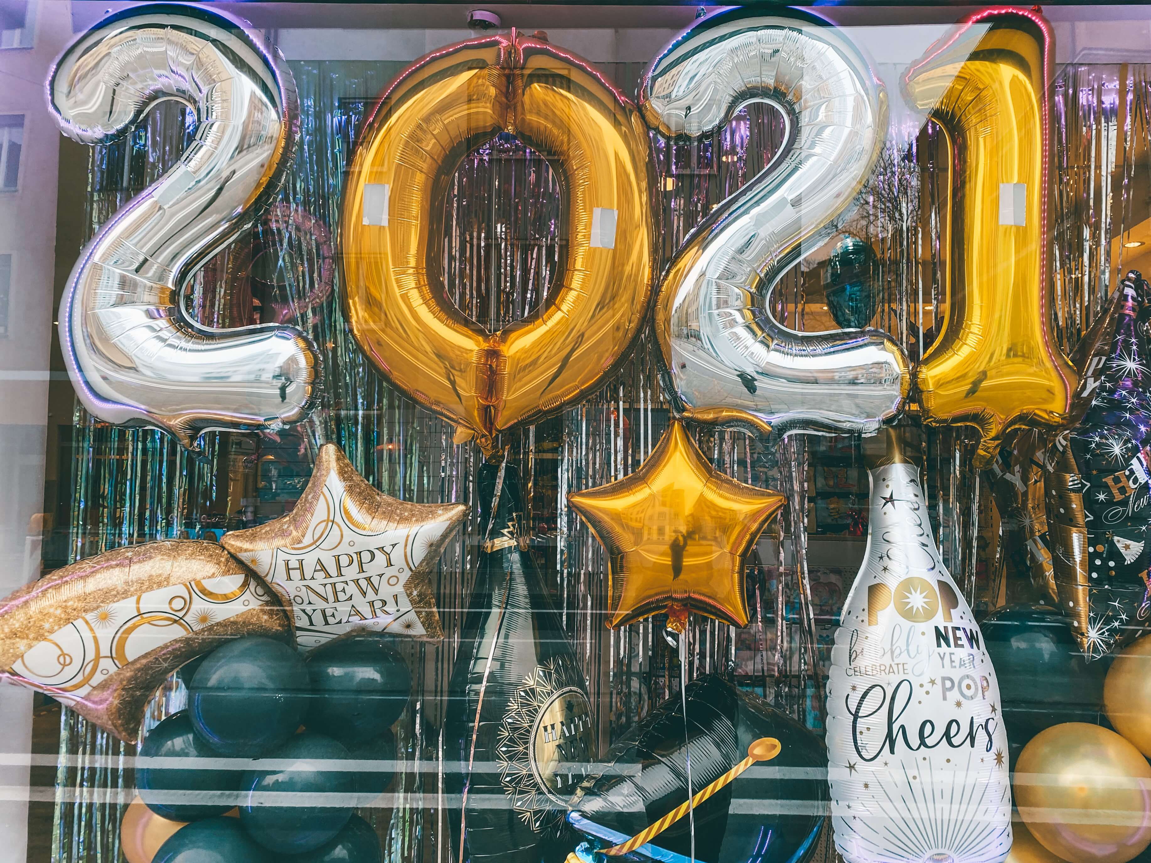 Your Guide to Celebrating New Year's Eve at Home for 2021, image size:3668x2751