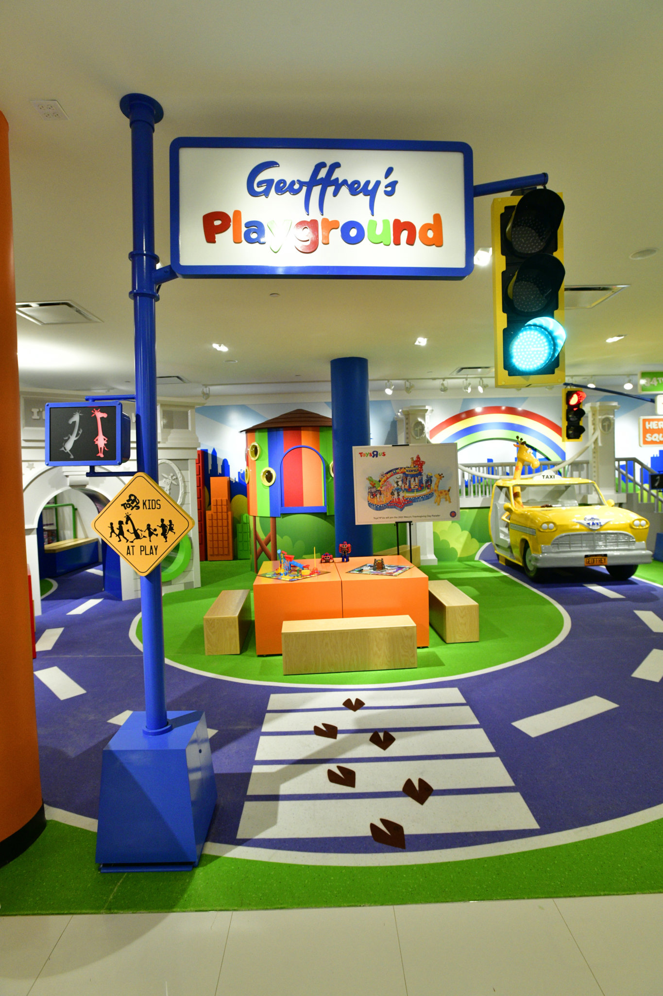 Macy’s Opens Flagship InStore Toys”R”Us New York Family