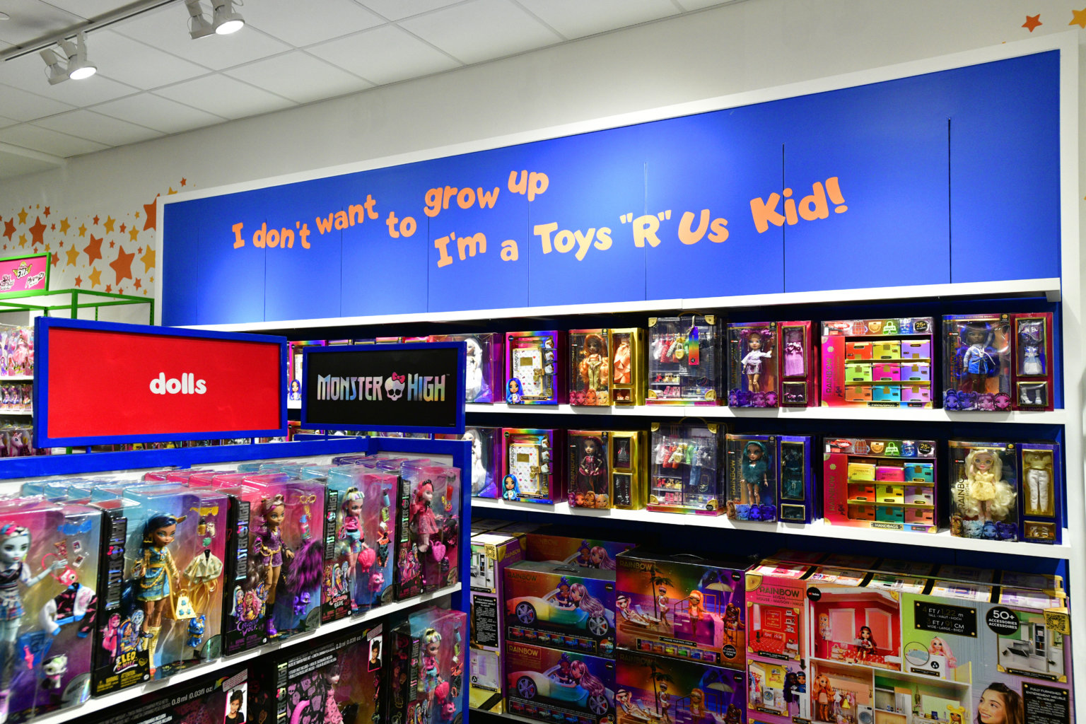 Macy’s Opens Flagship InStore Toys”R”Us New York Family