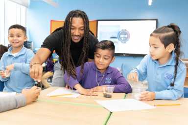 Zeta photo -teacher with dreadlocks