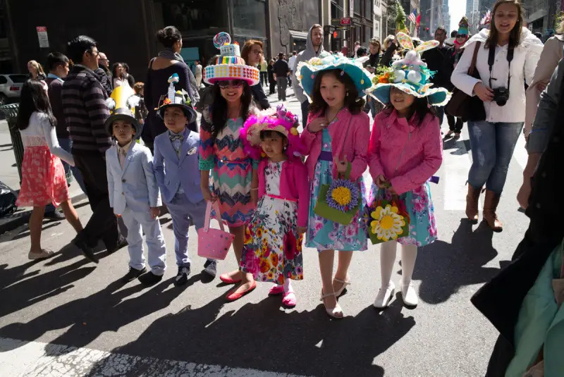 kids at easter parade