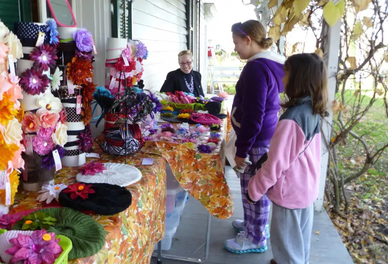 girls looking at crafts