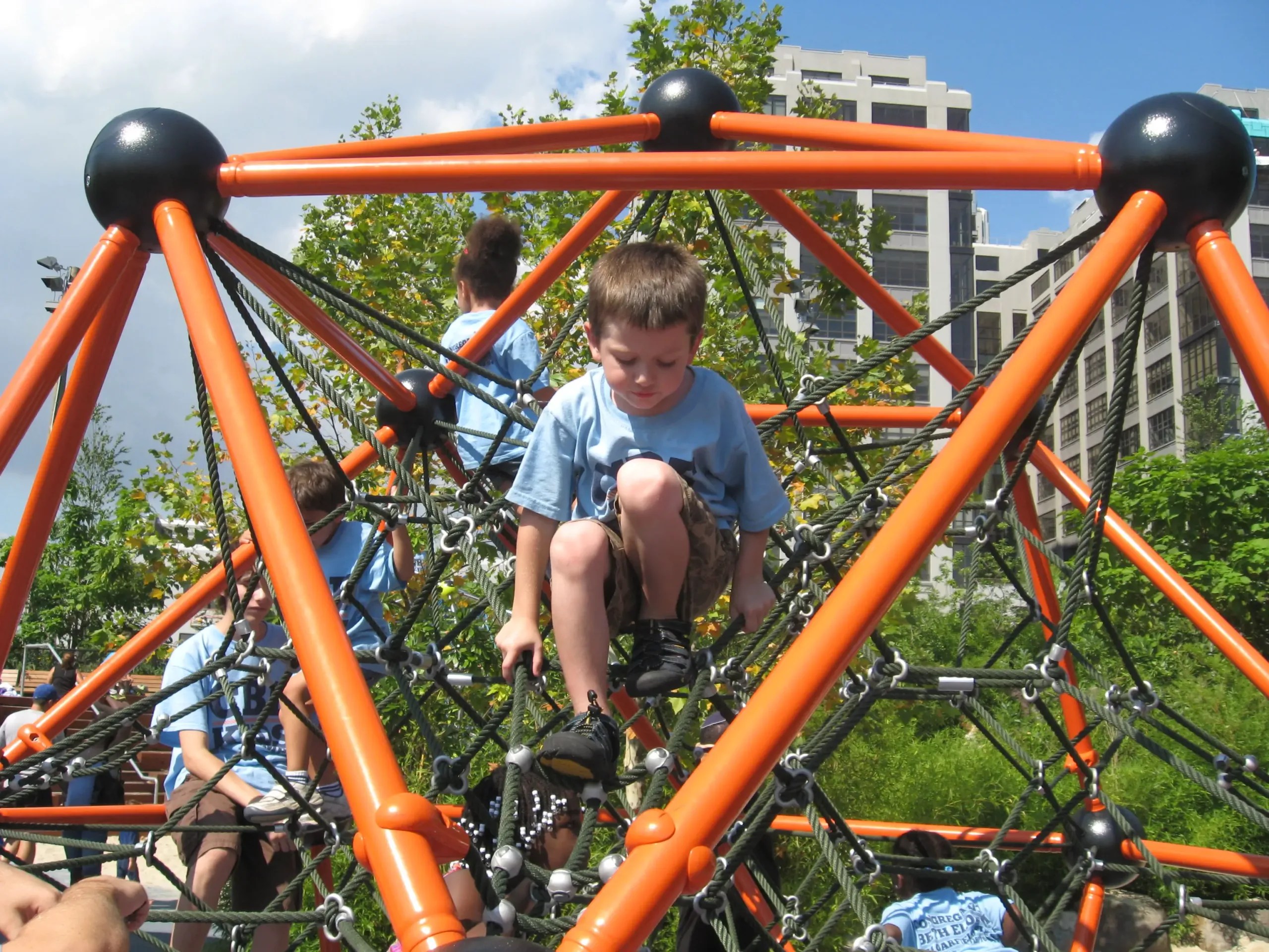 This summer Congregation Beth Elohim is offering a dual language group at their summer camp, CBE Kids Summer Day Camp.