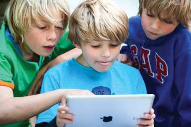 Boys-and-iPad
