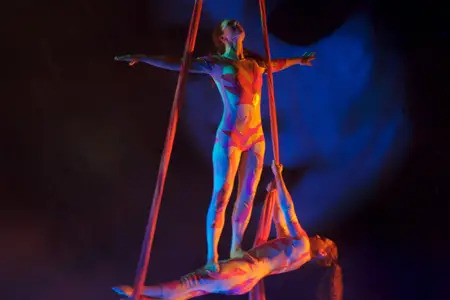 Cirque Le Masque performers