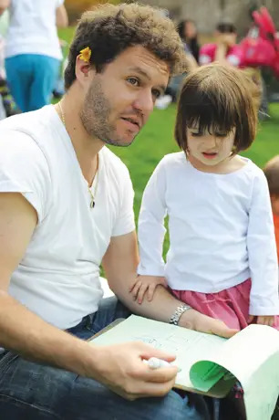 dad and daughter drawing at Wave Hill in Bronx