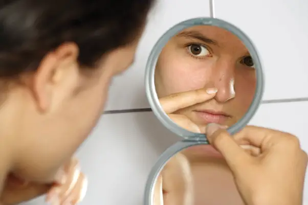 girl acne mirror