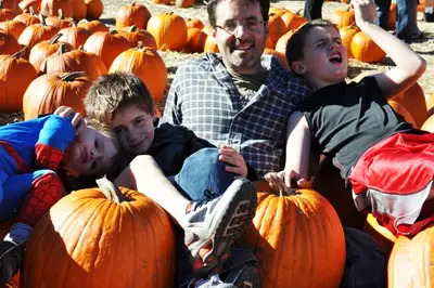 Mark DiMassimo and his sons; cofounder of Offlining, Inc.