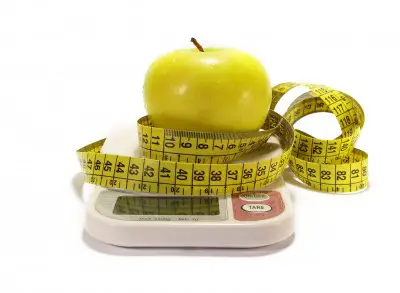 apple on scale with tape measure