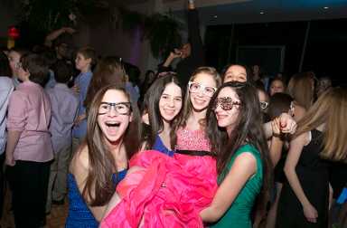 bat-mitzvah-girl-with-friends