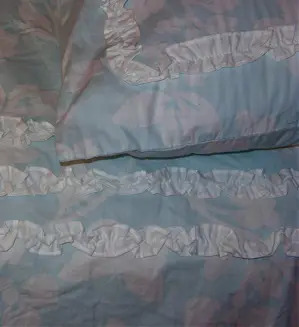 girls bedding; how to design a calming befroom for an autistic kid