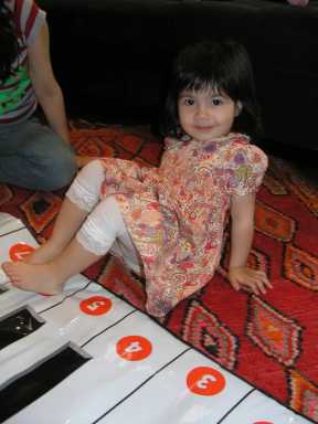 belle-arti-child-playing-floor-piano