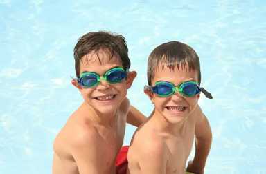 boys-swimming-with-goggles