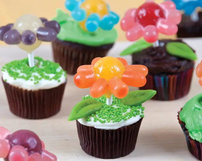 Almost Too Cute to Eat Cupcake Craft