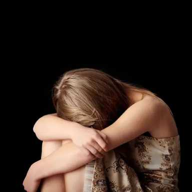 depressed-teen-girl