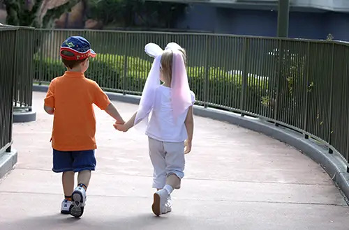 preschoolers holding hands