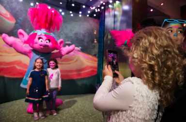dreamworks-trolls-the-experience-meet-poppy
