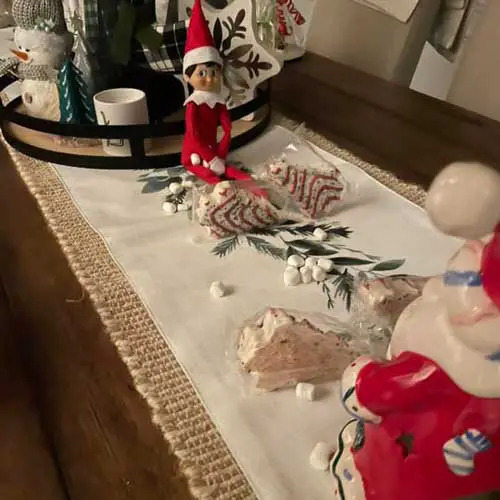 elf on the shelf snowball fight