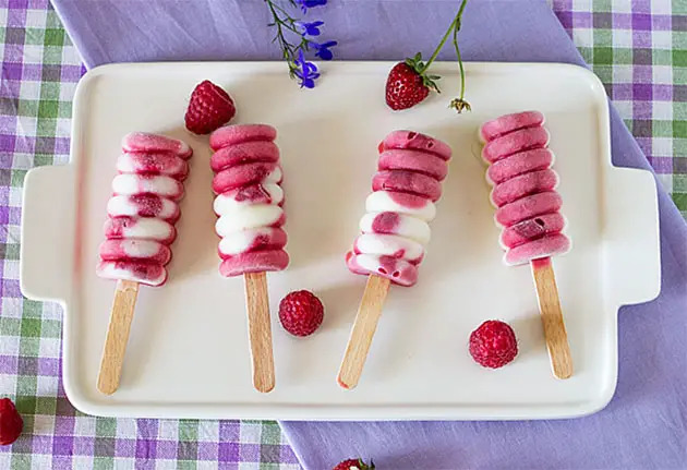 frozen yogurt with berries